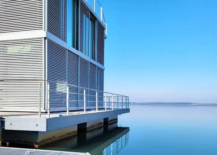 schwimmendes Ferienhaus Silent